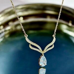 Vintage AVON Crystal Teardrop Pendant Necklace